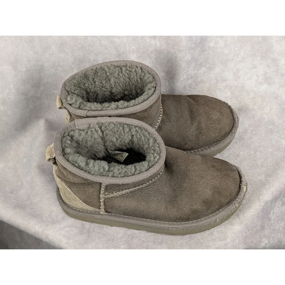 UGG Kids Classic‎ Mini II Charcoal Grey Suede Boots 1017715K Size 13 Kids